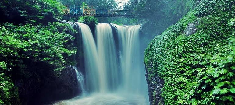 You are currently viewing Curug Maribaya