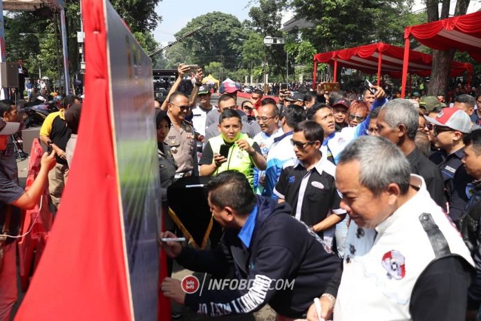 Read more about the article Satlantas Polrestabes Bandung Gelar Acara Pakuan Road Safety and Stunt Gathering Nasional 2019