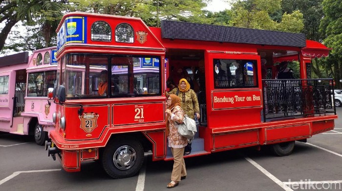 Read more about the article Susuri Tempat Angker di Bandung dengan Bus Bandros, Berani?