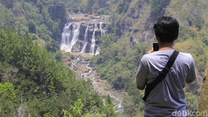 Read more about the article Baru Diresmikan, Plaza Curug Malela Terendam Air Bah