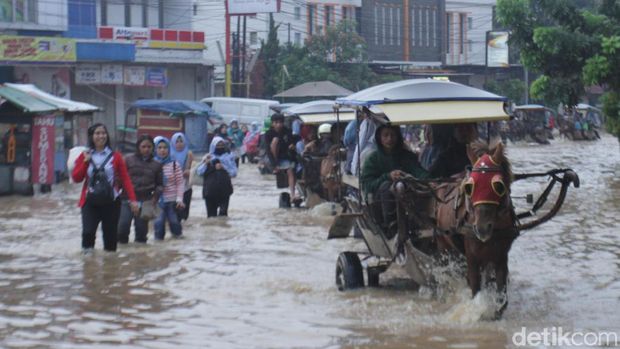 Read more about the article Akibat Banjir, Akses Jalan Dayeuhkolot-Banjaran Lumpuh