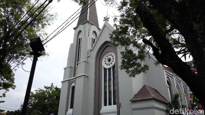 Read more about the article Menelusuri Tiga Gereja Tua di Kota Bandung