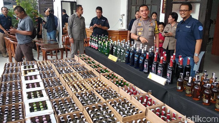 Read more about the article Gudang Miras Penyuplai Miras ke Kafe di Bandung Digerebek Polisi