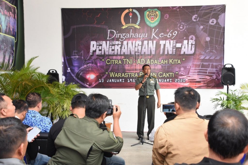 Read more about the article HUT Penerangan TNI AD, Pendam III/Siliwangi Ingin Masifkan Penanaman Vertiver Untuk Cegah Banjir