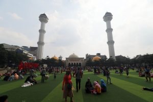 Read more about the article Dua Unit Solar Tree Dipasang di Alun-Alun Bandung, Ini Kegunaannya