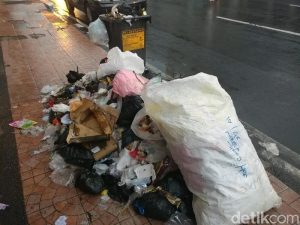 Read more about the article Sampah Perayaan Tahun Baru di Kota Bandung Capai 43 Ton