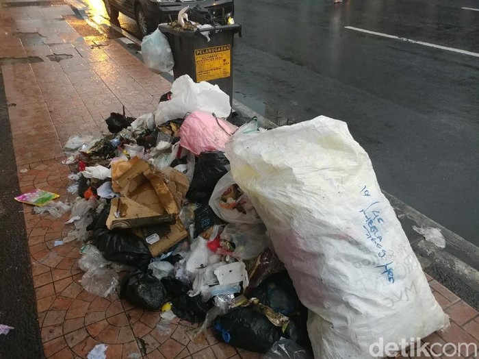 You are currently viewing Sampah Perayaan Tahun Baru di Kota Bandung Capai 43 Ton