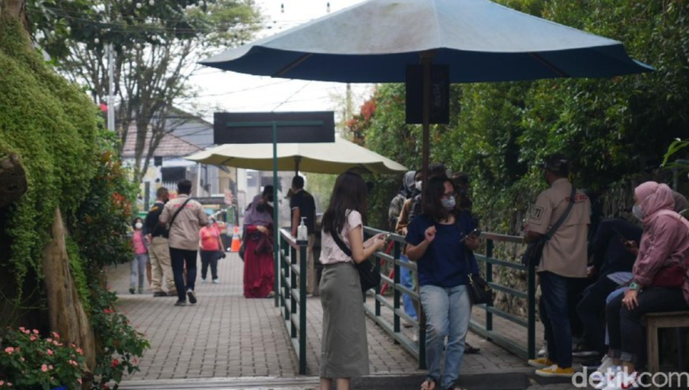 You are currently viewing Akhir Pekan, Wisatawan juga Padati Restoran di Bandung Barat